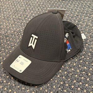 NWT Disney Mickey Nike Tiger Woods Legacy 91 Red Hat Fitted SIZE  S/M